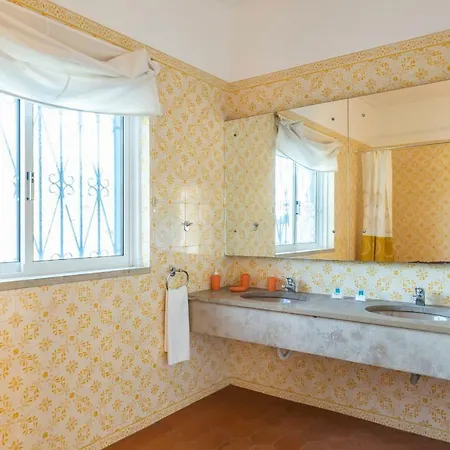 Casa Oeste - Castelo Feriehus *