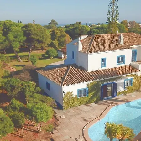 Casa Oeste - Castelo Feriehus *