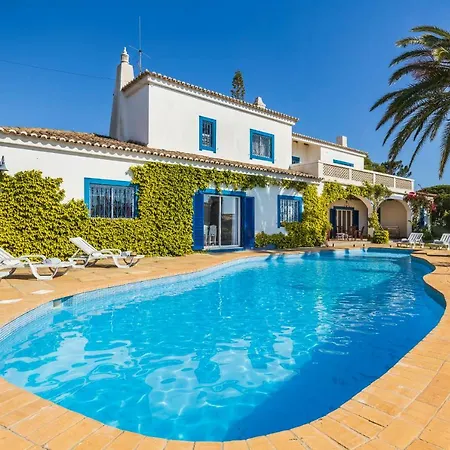 Casa Oeste - Castelo